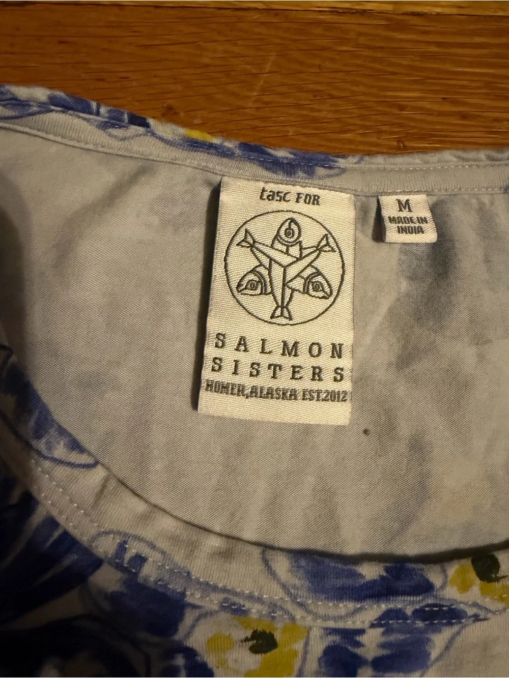Salmon Sisters forget-me-not shirt size medium